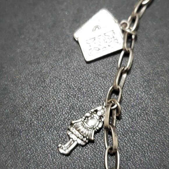 Silver tone Alice in wonderland themed bracelet up to 10" - Picture 4 of 10